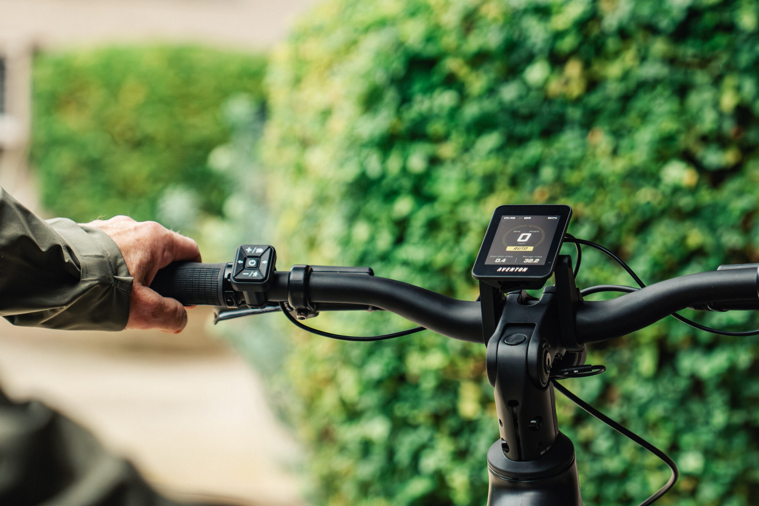 Aventon Level 4 ADV Step-Through Commuter - Image 8